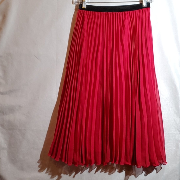 Sz. Small Worthington Red Pleated Midi Skirt - Picture 1 of 3